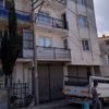 Küçük çocuk 5. kattan kamyonetin üzerine düştü