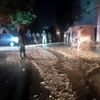 Kocaeli'de şebeke suyu borusu patladı, ev ve iş yerlerini su bastı