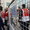 Taksim'deki polislere kırmızı yelek! Taksim'deki polislere kırmızı yelek!
