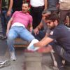 Kavga edenleri ayırmaya çalışırken silahla yaralandı Kavga edenleri ayırmaya çalışırken silahla yaralandı