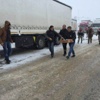 Yolda Kalan Vatandaşlara Kumanya Dağıtıldı