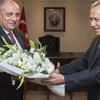 Arınç'tan Türkeş'e devir teslim Arınç'tan Türkeş'e devir teslim