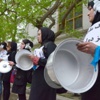 Afgan Gençlerden Hükümete Tencereli Protesto Afgan Gençlerden Hükümete Tencereli Protesto