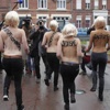 Femen’den Le Pen’e protesto Femen’den Le Pen’e protesto