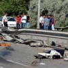 Çöp Kamyonu Bariyere Çarpıp Devrildi; 2 Ölü Çöp Kamyonu Bariyere Çarpıp Devrildi; 2 Ölü