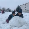 Kar topu oynamak isteyen çocuğun gülümseten isteği: Karları temizlemeyin Kar topu oynamak isteyen çocuğun gülümseten isteği: Karları temizlemeyin