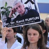 Op. Dr. Kamil Furtun'un mesai arkadaşları iş bıraktı Op. Dr. Kamil Furtun'un mesai arkadaşları iş bıraktı