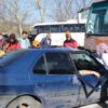İşçileri taşıyan midibüs otomobille çarpıştı: 12 yaralı