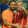 Sneijder ile Sabri ceza sınırında Sneijder ile Sabri ceza sınırında