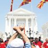 Makedon ve Arnavut bayraklarıyla gösteri