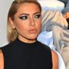 Hadise'den deprem pozu