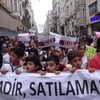 Taksim'de öğrencilerden 'okuluma dokunma' eylemi Taksim'de öğrencilerden 'okuluma dokunma' eylemi