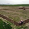 Kırşehirli çiftçi, 50 dönümlük tarlasına traktörle Türk bayrağı çizdi Kırşehirli çiftçi, 50 dönümlük tarlasına traktörle Türk bayrağı çizdi