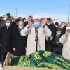 Vali babasının cenaze namazını kıldırdı Vali babasının cenaze namazını kıldırdı