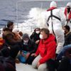 Yunanlılar, 15 göçmen göçmeni lastik bota atıp geri itti Yunanlılar, 15 göçmen göçmeni lastik bota atıp geri itti