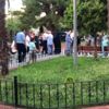 ÇİÇEK KAVGASINI DAMAT AYIRDI ÇİÇEK KAVGASINI DAMAT AYIRDI