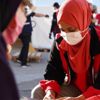 İzmir depreminin ardından yardıma koşan yabancı öğrenciler Kızılay gönüllüsü oldu İzmir depreminin ardından yardıma koşan yabancı öğrenciler Kızılay gönüllüsü oldu