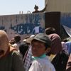 Kabil'deki terör saldırıları sonrası havalimanının dışında bekleyen insan sayısı arttı Kabil'deki terör saldırıları sonrası havalimanının dışında bekleyen insan sayısı arttı
