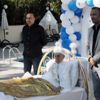 ﻿Aydemir Akbaş 85 yaşında sünnet oldu