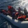 İzmir'de lastik botla sürüklenen 21 sığınmacı kurtarıldı İzmir'de lastik botla sürüklenen 21 sığınmacı kurtarıldı