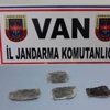 Sırt çantasında 1 kilo afyon sakızı yakalandı Sırt çantasında 1 kilo afyon sakızı yakalandı