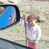 Artvin Şavşat’ta jandarmaya selam verip durduran çocuk