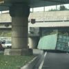 Florya'da TIR üst geçide çarptı! İki şerit kapandı Florya'da TIR üst geçide çarptı! İki şerit kapandı