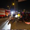 Araçta sıkışan kadına iki saatlik kurtarma operasyonu Araçta sıkışan kadına iki saatlik kurtarma operasyonu