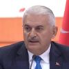 Binali Yıldırım konşuyor