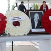 Mustafa Koç'un tabutuna üç çiçek