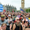 Londra'da hükümet protesto edildi