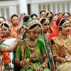 Hindistan da iş adamı 271 çifti tek törende evlendirdi