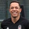 Beşiktaş'tan Adriano kararı Beşiktaş'tan Adriano kararı