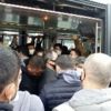 İstanbul'da toplu ulaşımda kriz! Laleli'de tramvaya binmek isteyenler arasında kavga çıktı İstanbul'da toplu ulaşımda kriz! Laleli'de tramvaya binmek isteyenler arasında kavga çıktı