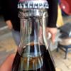 Kola şişesinin içinden çıkan şoke etti Kola şişesinin içinden çıkan şoke etti