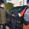 Temizlik işçisi sokağı süpürürken fark etti. İçinden çıkanları gördü sahibini sert bir dille uyardı Temizlik işçisi sokağı süpürürken fark etti. İçinden çıkanları gördü sahibini sert bir dille uyardı