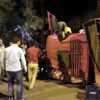 Sebze Yüklü Kamyon Devrildi: 3 Yaralı
