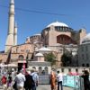 Ayasofya Camii'nde ziyaretçi yoğunluğu devam ediyor