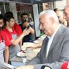 Binali Yıldırım, Sur esnafını ziyaret etti Binali Yıldırım, Sur esnafını ziyaret etti
