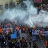 Futbol Federasyonu binasına saldırı... Futbol Federasyonu binasına saldırı...