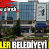 ﻿Polisler belediyeyi bastı