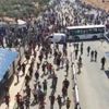 Binlerce Suriyeli Türkiye sınırında Binlerce Suriyeli Türkiye sınırında
