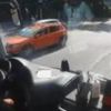 Boğulmak üzere olan kargayı ayı kurtardı Boğulmak üzere olan kargayı ayı kurtardı