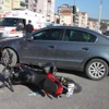 Otomobil İle Çarpışan Motosikletin Sürücüsü Yaralandı Otomobil İle Çarpışan Motosikletin Sürücüsü Yaralandı
