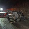 Mandaya çarpan otomobil hurdaya döndü