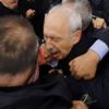 Kemal Kılıçdaroğlu'na yönelik linç girişimine ilişkin 21 kişiye dava açıldı Kemal Kılıçdaroğlu'na yönelik linç girişimine ilişkin 21 kişiye dava açıldı