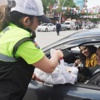 Trafik Polisinden Sürücülere Lokum İkramı