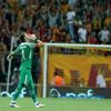 Muslera maç sonu 3'lü çektirdi
