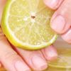 Sararmış tırnaklara sadece limon yeter Sararmış tırnaklara sadece limon yeter