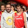 Gençlik gönül dağının zirvesinde Gençlik gönül dağının zirvesinde